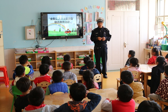 北辛街道中心幼儿园开展交通安全反思日