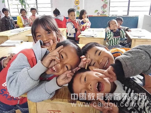 支援边疆少数民族教育,中庆在路上