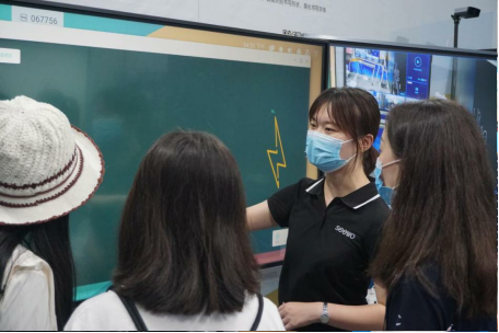 希沃“互动式教培场景解决方案”亮相2020中国教育项目加盟与教育科技展览会