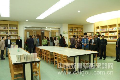 北京、南京两地装备部门组团考察观摩成都市学校装备