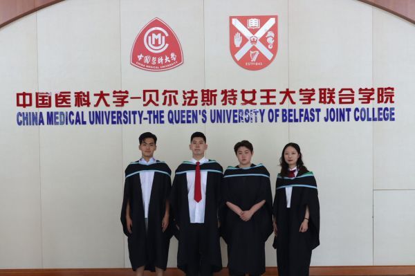 中国医科大学-英国女王大学联合学院(CQC)的线上毕业典礼迎来历届最多的毕业生