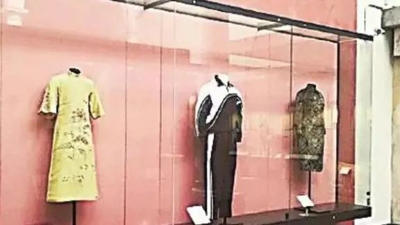 深圳校服被譽為校服屆“顏王”，王源周冬雨都穿過