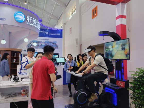 VR教育廠商嘉蓮科技攜VR虛擬教室產品亮相中國教裝展，獲得客戶一致好評！