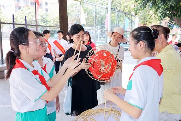 广州市大中小学“劳动教育融通职普”成果展示及提升交流活动举行