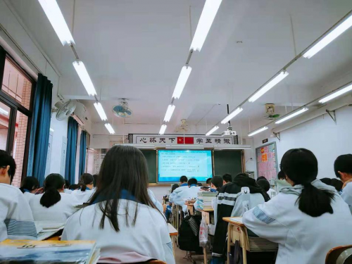 銘師堂攜手鄭中鈞中學 打造“互聯網+教育”智慧課堂