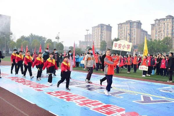 智慧的交流、思想的碰撞、技能的比拼——隆昌市舉辦首屆“教育基金杯”中小學機器人教育聯誼賽