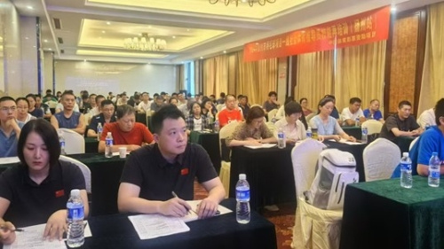 2024年江蘇省羽毛球項目一線社會體育指導員技能再培訓在揚州市舉行
