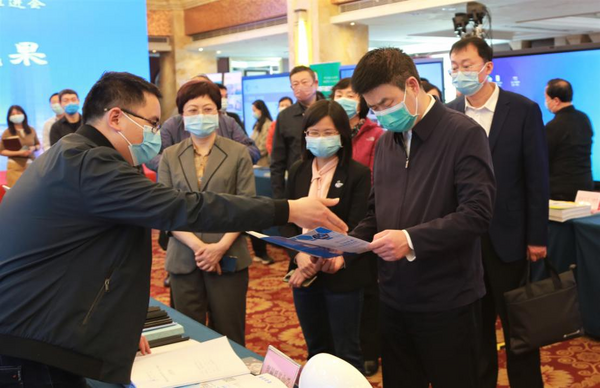河南省中小學教師信息技術應用能力提升工程2.0優秀成果展暨中期推進會召開
