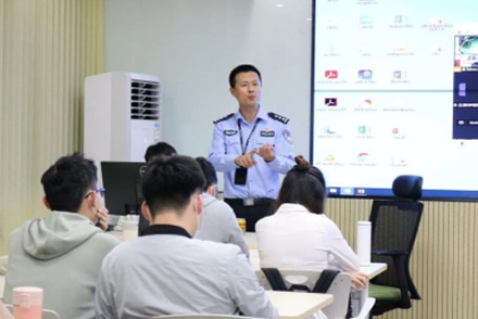 貴州民族大學：校警聯動宣講政策 引導學生留筑發展