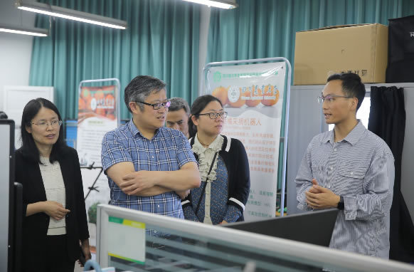 四川省經濟和信息化廳副廳長敬茂明一行到四川農業大學調研