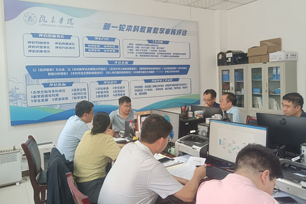 隴東學院院長辛剛國深入本科教育教學審核評估專班指導審核評估工作