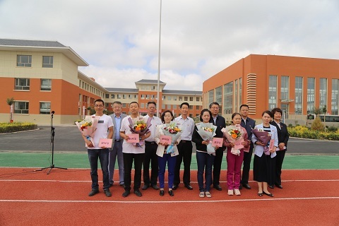 嘉峪关市市长丁巨胜调研新建学校幼儿园使用情况并出席集中启动仪式