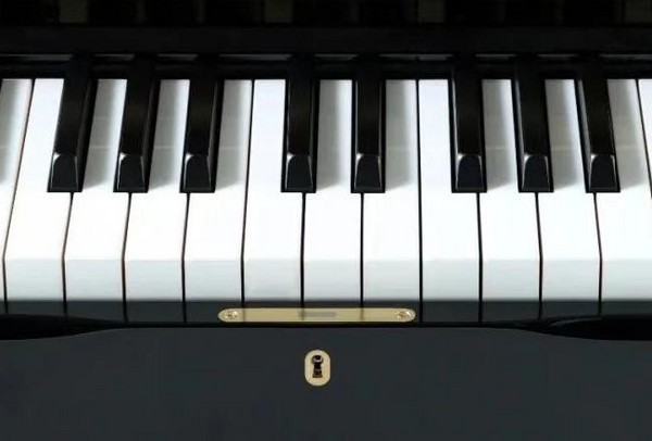 如何识别一架真正的德国钢琴