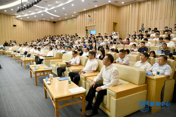 南京工業大學與南京江北新區舉行校地融合發展戰略合作簽約儀式