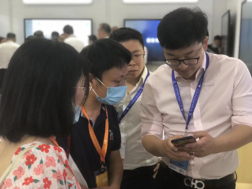 唯佳未來實力亮相廈門教育裝備展