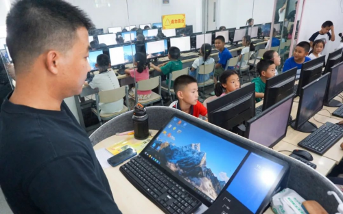 国产操作系统加速走进中小学课堂