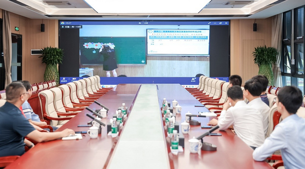 攜手共塑智慧教育，齊心集團董事長陳欽鵬一行赴深圳市龍津中學參觀交流