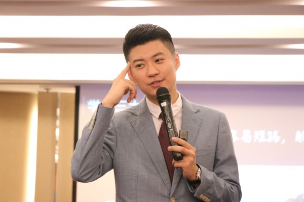 卫导老总_老总办公室图片