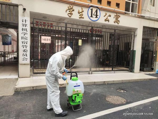 武漢軟件工程職業學院:三次消毒清潔,確保校園安全!
