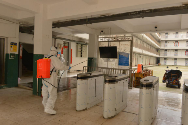 武漢軟件工程職業學院:三次消毒清潔,確保校園安全!