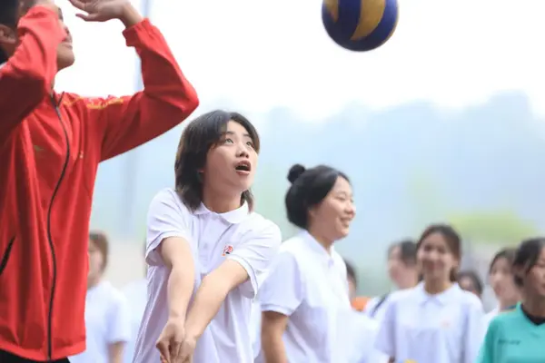 重慶師范大學舉辦第五十七屆春季田徑運動會