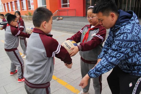 鄂尔多斯市准格尔旗：“走班制”体育课让学生爱上运动