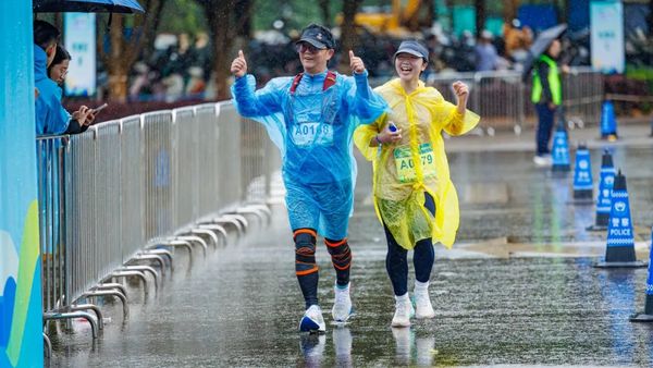 云南大学2025年“悦动·奔腾”首届校园马拉松赛圆满举办