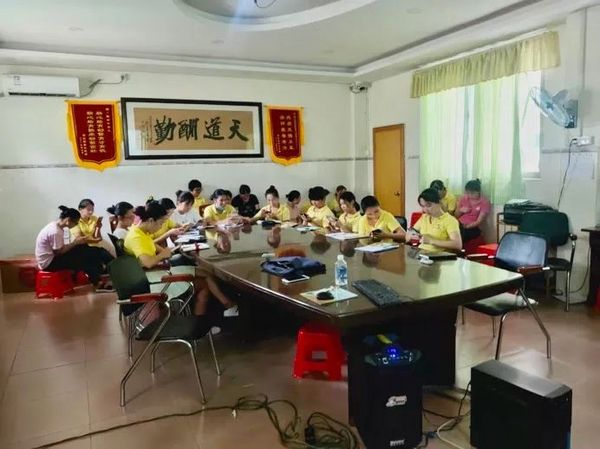 有了二十幾年幼兒園投資經驗后，酷培是他攻占在線教育的“炸彈”